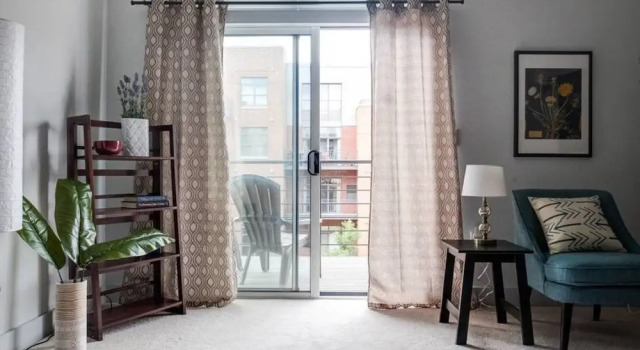 3rd Ward One Bedroom with Patio, Забронировать Апартаменты/квартира Апартаменты Милуоки, рядом с Фестивальный парк Henry W. Maier, Апартаменты/квартира