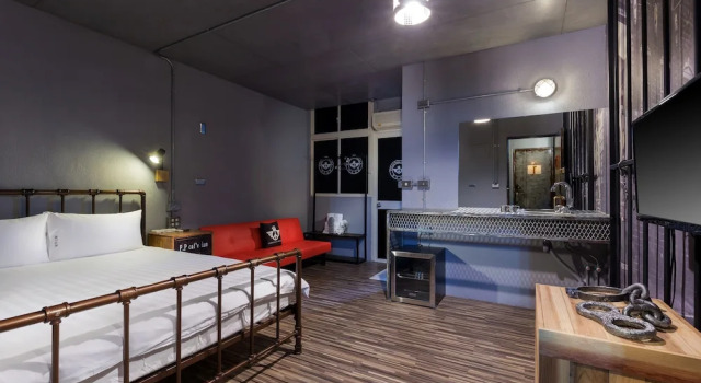 Трёхместный номер Superior с балконом 和平公獄監獄文旅 近東大門夜市 Peace Prison Theme Inn