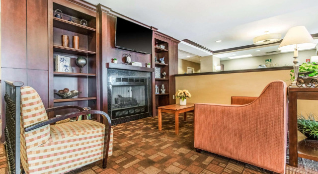 Quality Inn & Suites, Buchen Sie Hotel Lawrenceburg 
