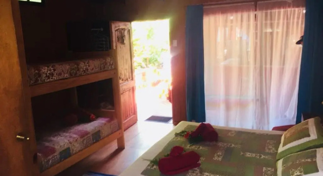 Четырёхместный номер Standard Kaimana Inn Hotel Restaurant