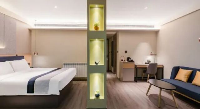 Люкс Homeinn Selected Hotel (Zhoukou Qiyi Road Wuyi Square)