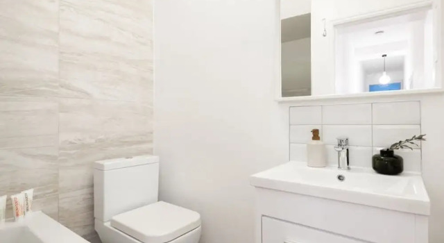 The Leyton Midland Escape - Modern 2BDR Flat with Garden, Забронировать Отель Уолтамстоу Лондон