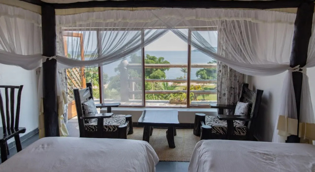 Room-serene Lake View Lodge in Kayove, R, Rezervați Hotel Hoteluri în Kinunu cu parcare, Parcare