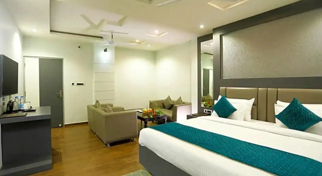 Трёхместный люкс с видом на город Hotel Dolphin International