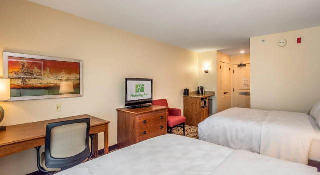 Четырёхместный номер Standard Holiday Inn Stevens Point - Convention Center by IHG