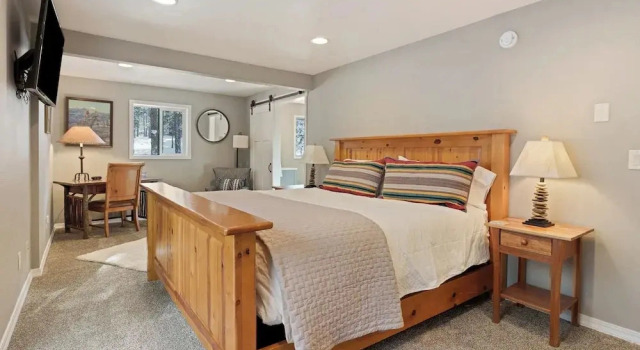 Sunriver Hot Tub Home With Sharc Passes, Забронировать Дом для отпуска Виллы Санривер, Вилла
