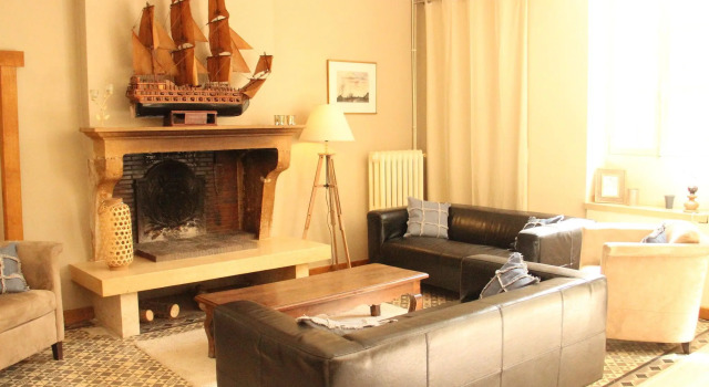Beautiful country house with enclosed garden in green surroundings in Burgundy., Réserver Hôtel Bouix Bourgogne.