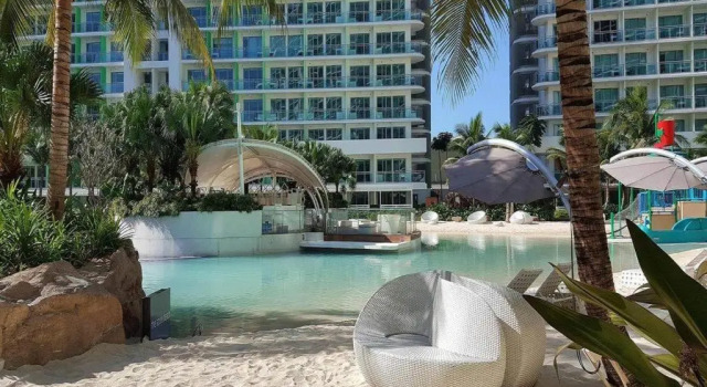 Azure Peaceful and Beachy Staycation