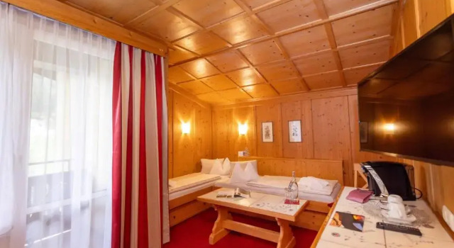 Полулюкс Hotel Latini