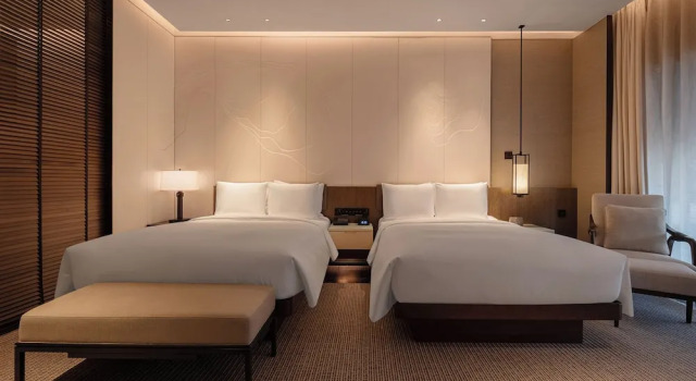 Четырёхместный номер Premier с балконом и с видом на сад JW Marriott Hotel Qufu