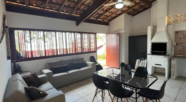 Casa aconchegante pé na areia c/ 5 quartos.