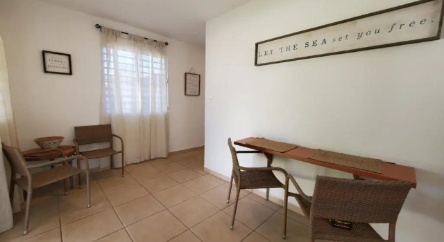 Aguadilla Waves Apt with electricity water AC WIFI 8 minute walk from Crashboat beach, Rezervovat Hotel Hotely v Aguadilla s parkováním, Parkování