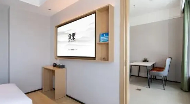 Люкс Deluxe TRUE GO Hotel (Beijing Fangshan Liangxiang Station Longhu Tianjie Branch）