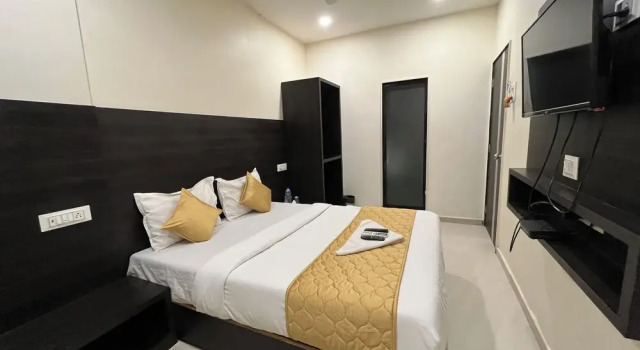 Двухместный номер Deluxe Hotel Wind Flower Regency - Near Kokilaben Hospital