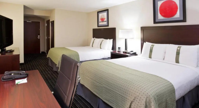 Четырёхместный номер Standard Holiday Inn Columbus-Hilliard by IHG