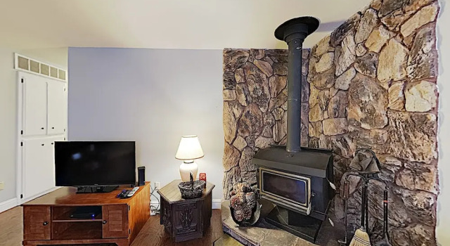 828 Alameda Ave Home - 3 Br home by RedAwning