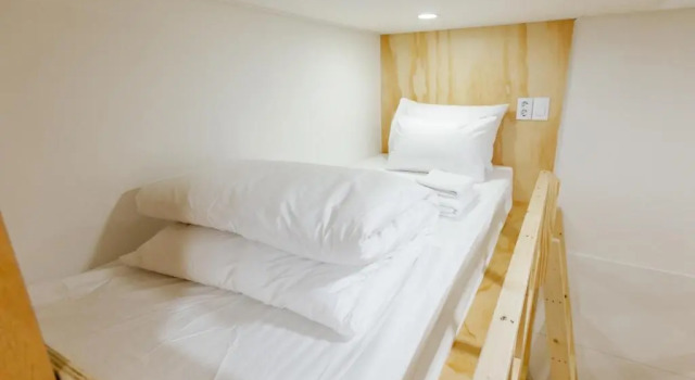 Кровать в общем номере (мужской номер) Seoulite Inn Myeongdong Formerly - Step Inn Myeongdong 2