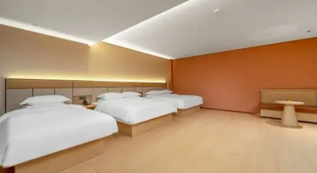 Кровать в общем номере Feiyu E-sports Smart Hotel (Tongling Zhiye Jishu Xueyuan Xihu Yuefu)