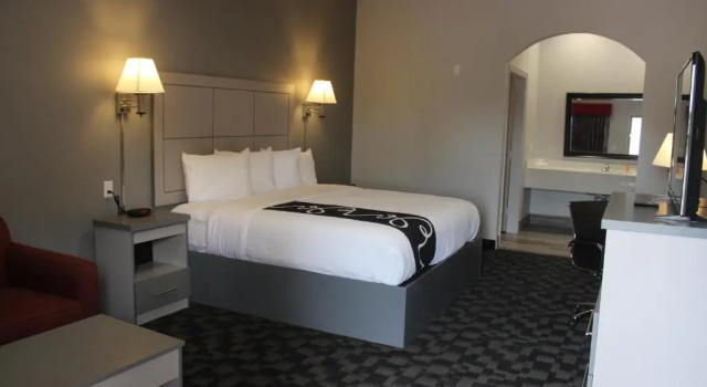 Номер Standard Paris Inn & Suites