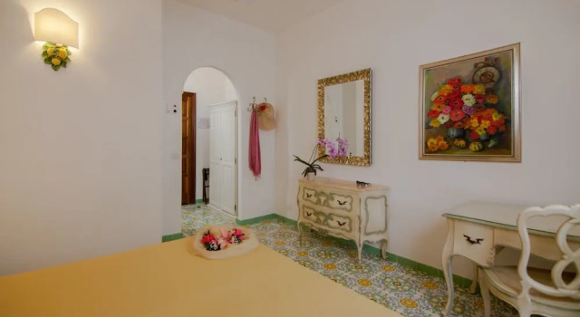 Трёхместный номер Classic Semiramis Hotel De Charme & Pools