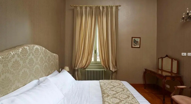 Люкс с видом на бассейн Villa Platamone