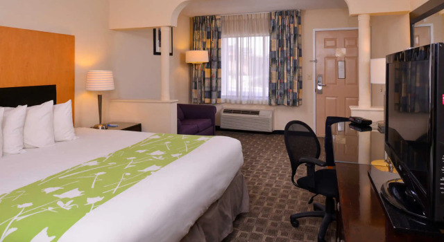 Номер Standard Quality Inn & Suites Fayetteville I-95