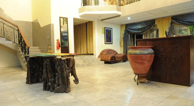 Mount Pleasant Inns & Apartment, Rezervasyon Daire Obosomasi Akwapim North