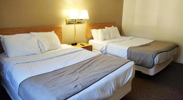 Четырёхместный номер Standard Magnuson Hotel Ironwood