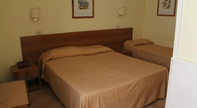 Трёхместный номер Standard Hotel Pomezia