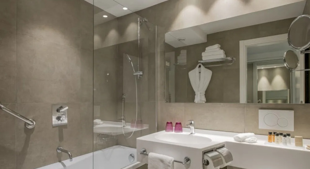 Двухместный номер Premium с видом на бассейн Crowne Plaza Rome St. Peters by IHG