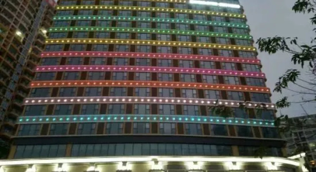 Shenzhen Senzhirun Hotel, Rezerwuj Hotel Hotele w Shenzhen z parkingiem, Parking