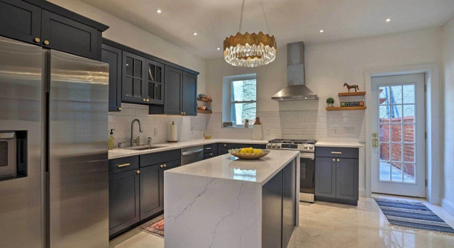 Апартаменты Upscale + Unique Townhome in University City!