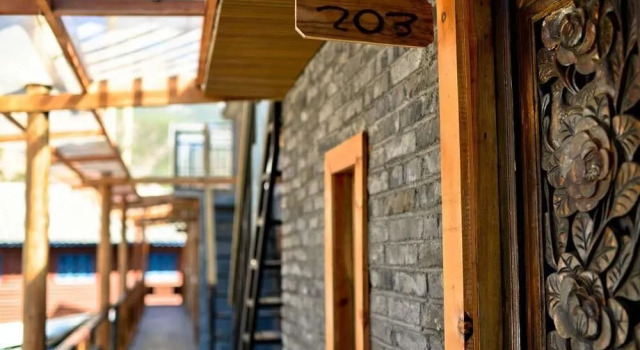 Luguhu Bense Inn, Buchen Sie Hotel Luguhu China