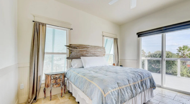 Sea Spray Beach House by Vtrips