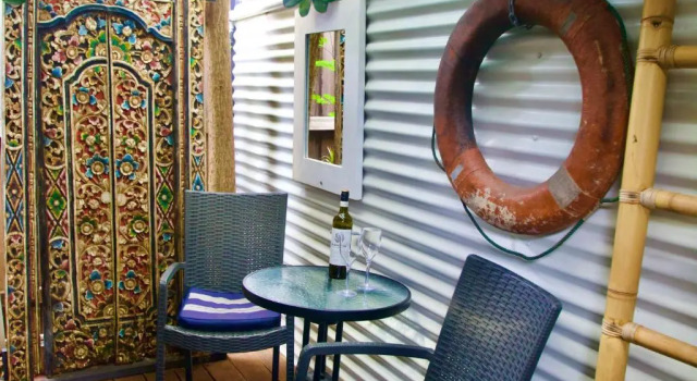 Кровать в общем номере (мужской номер) Hideaway Noosa Men Only Beach Resort