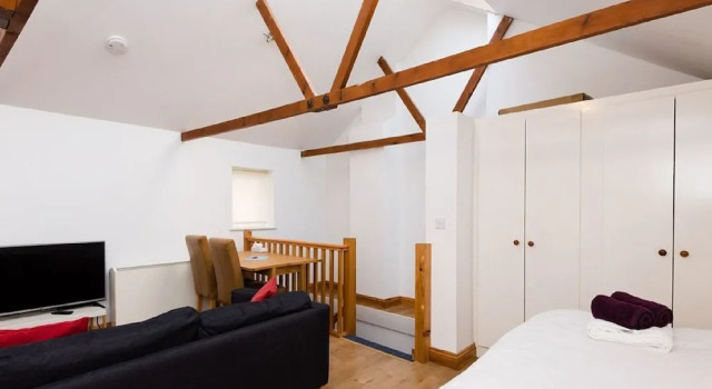 Cosy studio in bustling Grafton Centre, Забронировать Отель Отели Кембриджа 3 звезды, рядом с The Fitzwilliam Museum, 3*