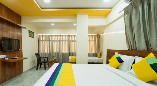 Номер Deluxe Itsy Hotels Anand Executive, Near Amanora
