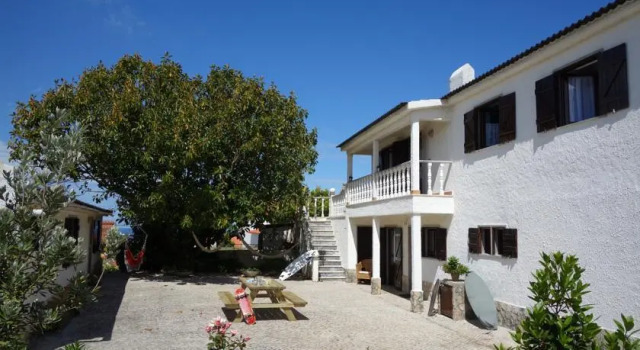 Moka Surfhouse, Réserver Hôtel Carvoeira Région Centre, près de Foz de Lizandro Beach