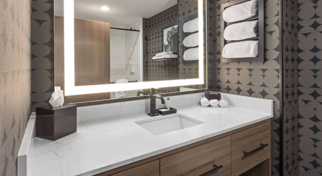 Четырёхместный люкс c 1 комнатой с видом на реку Riverbend Hotel and Suites, Trademark Collection by Wyndham