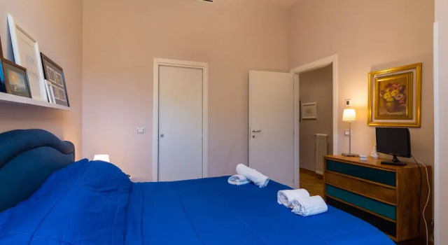 Elegant Flat at Municipio by Napoliapartments, Buchen Sie Ferienwohnung Plebiscito Neapel