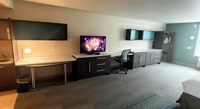 Четырёхместная студия Days Inn by Wyndham Hinesville Near Fort Stewart