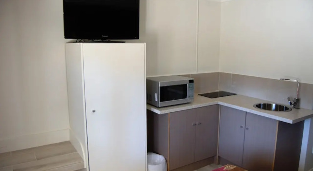 Семейный номер Standard с балконом Civic Motor Inn