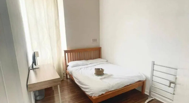 2 Bed Flat - Sleeps 4 - Parking - Wifi, Забронировать Апартаменты/квартира Отели Glasgow & The Clyde Valley с парковкой, Парковка