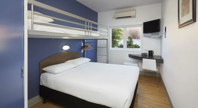 Четырёхместный номер Standard ibis Budget Perth Airport