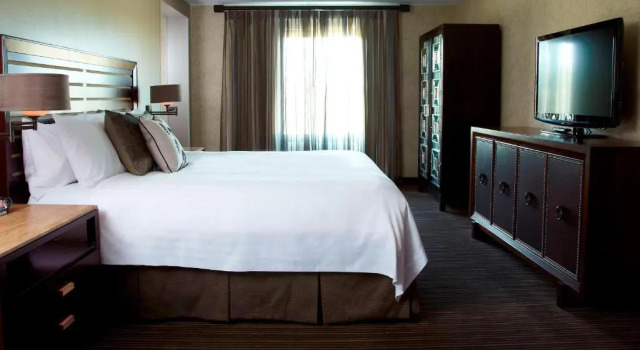 Двухместный люкс c 1 комнатой Courtyard by Marriott Buffalo Amherst/University
