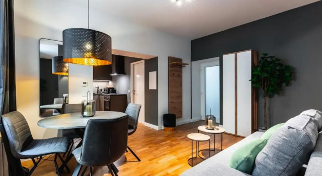Апартаменты Authentic apartment next to Schwedenplatz