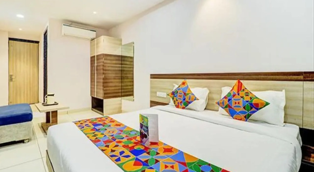 Номер Standard FabHotel Meera Palace