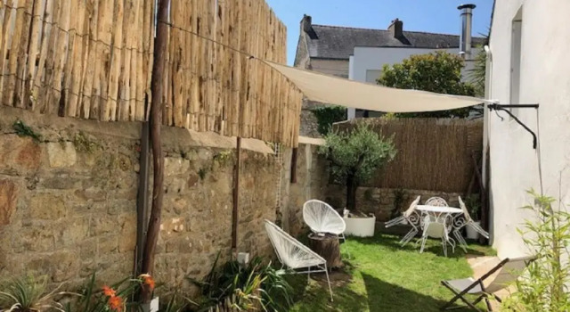 TY LAUMANN petite maison jardin sur le port de vannes avec Parking souterrain, Забронировать Апартаменты/квартира Ван Gulf of Morbihan, рядом с Vannes Tropical and Oceanographic Aquarium