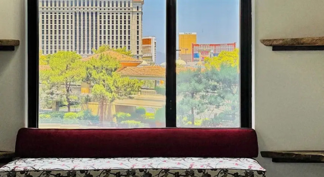 Коттедж LVStripHouse Condos Sleeps up to 14