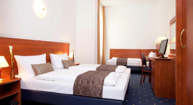 Трёхместный номер Standard Hotel Atrium Charlottenburg